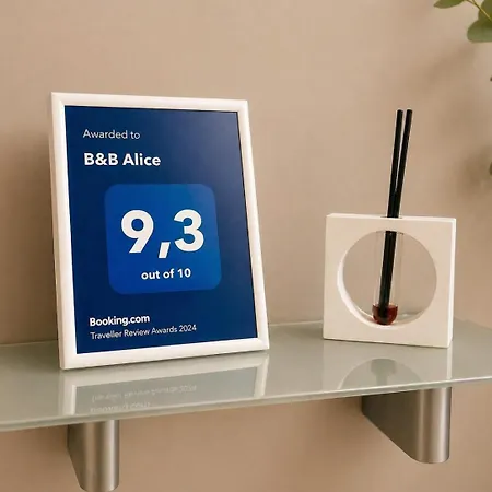 לינה וארוחת בוקר Alice 3*